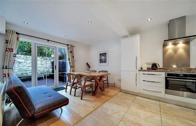 Semesterbostad Cosy *